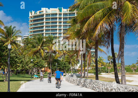 Miami, South Beach, randonnée à vélo dans le parc Lummus Banque D'Images