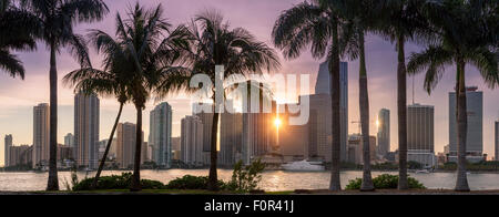 Floride, Miami Skyline at sunset Banque D'Images