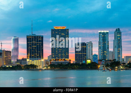 Floride, Miami Skyline at sunset Banque D'Images