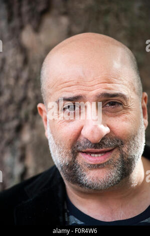 British humoriste, acteur, producteur de télévision, Omid Djalili, apparaissant à l'Edinburgh International Book Festival. Banque D'Images