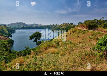 Lake Nkuruba, Bunyaruguru Région des lacs de cratère, l'Ouganda, l'Afrique Banque D'Images