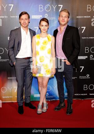 Hambourg, Allemagne. Août 19, 2015. David Kross, Amilia Schüle et Ben Münchow lors de la première de BOY 7 à Hambourg, 19.08.2015 dpa : Crédit photo alliance/Alamy Live News Banque D'Images