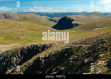 Etchachan carn et le Cairn Gorm de Plateau Fiacaill Buttress, le Northern Corries, le parc national de Cairngorm, Badenoch et Sp Banque D'Images