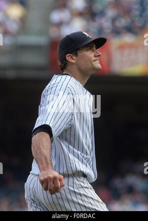 New York, New York, USA. 15 Jan, 2014. Le lanceur des Yankees NATHAN EOVALDI dans la 6e manche, New York Yankees vs. Minnesota Twins, Yankee Stadium, mercredi 19 août, 2015. © Bryan Smith/ZUMA/Alamy Fil Live News Banque D'Images