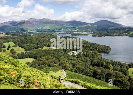 Skiddaw et Blencathra de l'abaisse de pentes Catbells, Lake District, Cumbria UK Banque D'Images