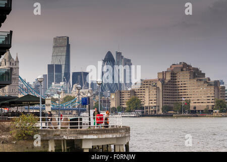 Ville de Londres et le Gauman Hotel et la Tamise, de Bermondsey, Londres, Royaume-Uni Banque D'Images