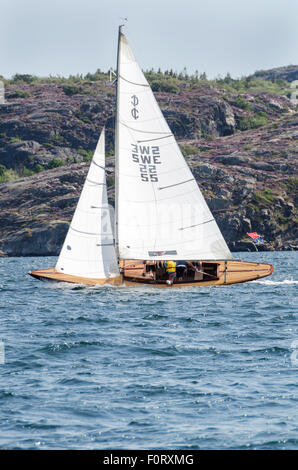 Une compétition de voile sur un bateau solitaire westcoast suédois Banque D'Images