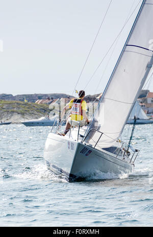 Une compétition de voile sur un bateau solitaire westcoast suédois Banque D'Images