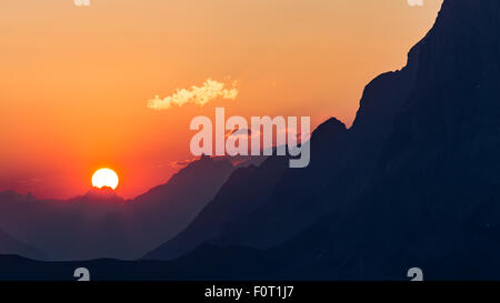 Lever du soleil sur les montagnes, bernois, Alpes Bernoises. Banque D'Images