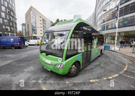 Navette métro bus électrique libre service dans le centre-ville de Manchester England UK Banque D'Images