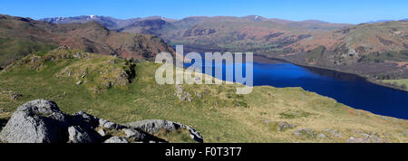 Vue de printemps de Ullswater Hallin tomba, Parc National de Lake District, Cumbria, England, UK. Banque D'Images