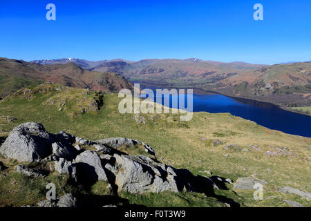 Vue de printemps de Ullswater Hallin tomba, Parc National de Lake District, Cumbria, England, UK. Banque D'Images