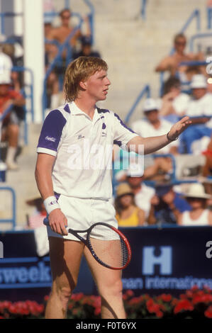 Boris Becker en action au tournoi de la Coupe des Champions de Newsweek à Indian Wells, en Californie en mars 1988. Banque D'Images