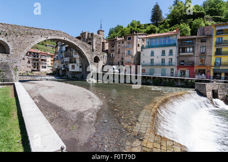 Nou, pont en Camprodon. La rivière Ter. Xiième siècle. Banque D'Images