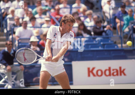 Jimmy Connors en action au tournoi de tennis US Open à Flushing Meadows Park en septembre 1988 Banque D'Images