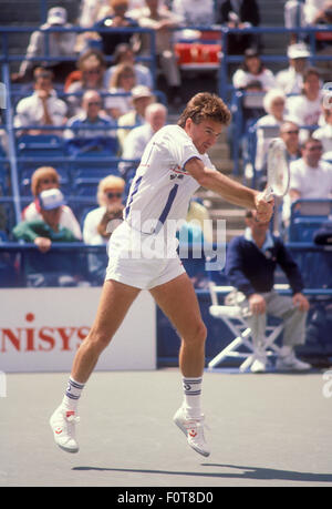 Jimmy Connors en action au tournoi de tennis US Open à Flushing Meadows Park en septembre 1988 Banque D'Images