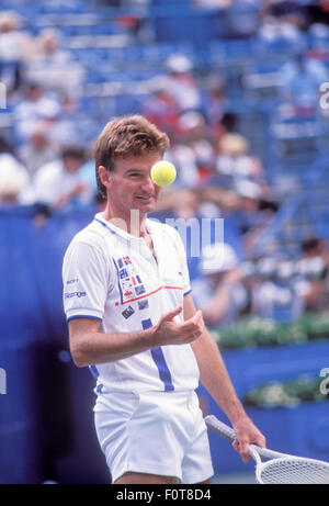 Jimmy Connors en action au tournoi de tennis US Open à Flushing Meadows Park en septembre 1988 Banque D'Images