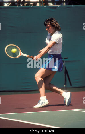 Martina Navratilova en action au tournoi de tennis de la Couronne Clairol a La Costa Resort à Carlsbad, Californie, en avril 1980. Banque D'Images