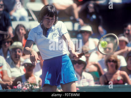 Martina Navratilova en action au tournoi de tennis de la Couronne Clairol a La Costa Resort à Carlsbad, Californie, en avril 1980. Banque D'Images