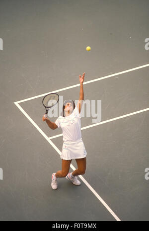 Gabriela Sabatini en action au tournoi de tennis US Open à Flushing Meadows Park le 6 septembre 1988. Banque D'Images