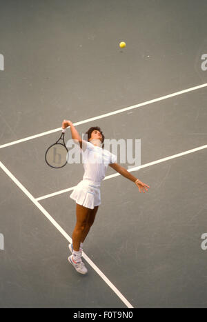 Gabriela Sabatini en action au tournoi de tennis US Open à Flushing Meadows Park le 6 septembre 1988. Banque D'Images