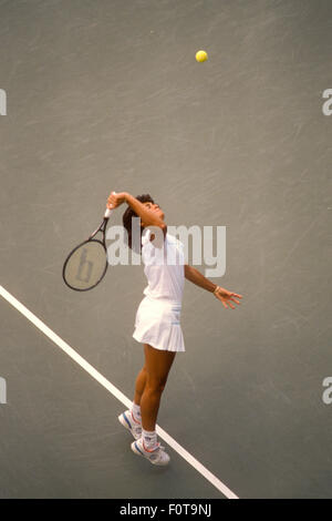 Gabriela Sabatini en action au tournoi de tennis US Open à Flushing Meadows Park le 6 septembre 1988. Banque D'Images