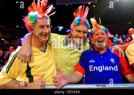 Sydney, Australie. 20e Août, 2015. Sydney, Australie - 20 août 2015 : Fans cheer au cours de la tour de Sydney du PDC World Series à l'Arène Cu Qantas Credit : MediaServicesAP/Alamy Live News Banque D'Images