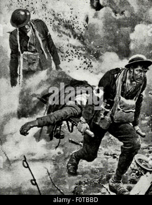 Brancardiers blessés sous le feu de l'ennemi pendant la Première Guerre mondiale Banque D'Images