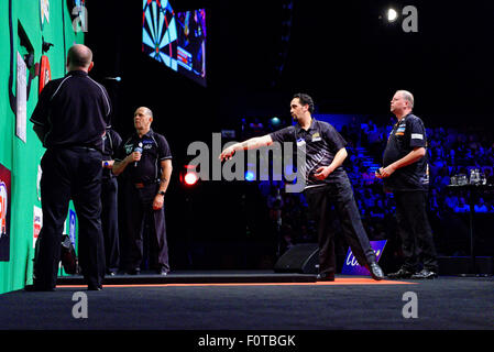 Sydney, Australie. 20e Août, 2015. Sydney, Australie - 20 août 2015 : Fans cheer au cours de la tour de Sydney du PDC World Series à l'Arène Cu Qantas Credit : MediaServicesAP/Alamy Live News Banque D'Images