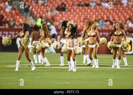 Landover, Maryland, USA. 20e Août, 2015. Redskins de Washington cheerleader exécuter pendant les match de pré-saison entre les Lions de Détroit et les Redskins de Washington à FedEx Field à Landover, MD. Credit : Cal Sport Media/Alamy Live News Banque D'Images