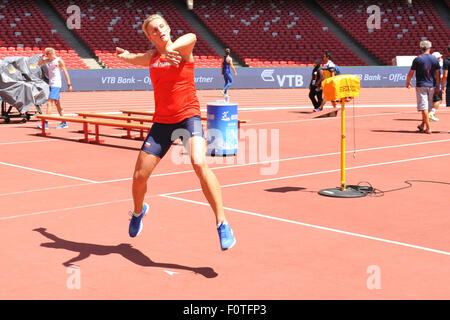 Beijing, Chine. Août 21, 2015. Lanceur de javelot tchèque Barbora Spotakova en action pendant une session de formation pour les prochains Championnats du monde d'athlétisme au stade Nid d'oiseau à Beijing, Chine, 21 août 2015. © Tibor Alfoldi/CTK Photo/Alamy Live News Banque D'Images