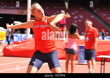 Beijing, Chine. Août 21, 2015. Lanceur de javelot tchèque Barbora Spotakova en action pendant une session de formation pour les prochains Championnats du monde d'athlétisme au stade Nid d'oiseau à Beijing, Chine, 21 août 2015. © Tibor Alfoldi/CTK Photo/Alamy Live News Banque D'Images