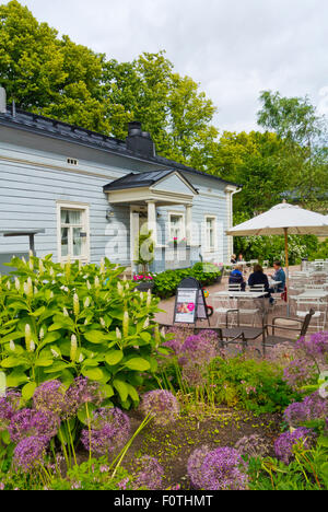 Cafe Restaurant, terrasse d'été, les jardins botaniques, Kaisaniemen puisto, parc Kaisaniemi, Helsinki, Finlande Banque D'Images