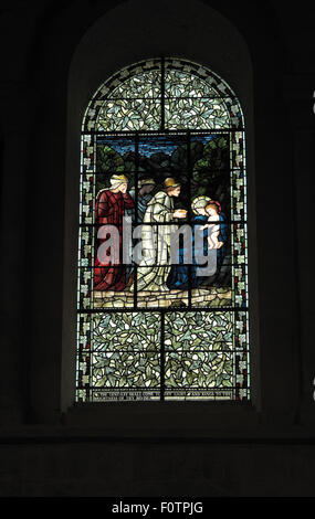 Vitrail par Edward Burne-Jones, epiphany chapelle, la cathédrale de Winchester, Hampshire, England, UK. Banque D'Images