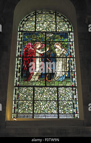 Vitrail par Edward Burne-Jones, epiphany chapelle, la cathédrale de Winchester, Hampshire, England, UK. Banque D'Images