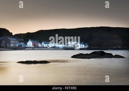 Avis de Porthdinllaen village au crépuscule, au nord du Pays de Galles, Royaume-Uni Banque D'Images