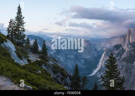 Portrait de sommets de montagnes, Yosemite National Park, California, USA Banque D'Images