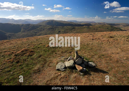 Cairn au sommet de la NAB est tombé, Parc National de Lake district, comté de Cumbria, Angleterre, Royaume-Uni. Banque D'Images