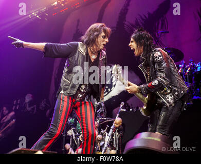 20 août 2015 - Indianapolis, Indiana, USA - Alice Cooper réalise à Bankers Life Fieldhouse à Indianapolis, Indiana (Image Crédit : © Lora Olive par Zuma sur le fil) Banque D'Images