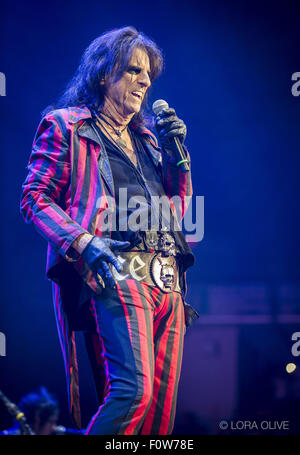 20 août 2015 - Indianapolis, Indiana, USA - Alice Cooper réalise à Bankers Life Fieldhouse à Indianapolis, Indiana (Image Crédit : © Lora Olive par Zuma sur le fil) Banque D'Images