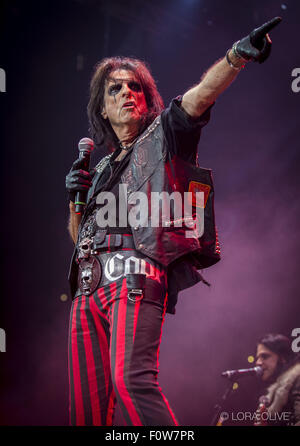 20 août 2015 - Indianapolis, Indiana, USA - Alice Cooper réalise à Bankers Life Fieldhouse à Indianapolis, Indiana (Image Crédit : © Lora Olive par Zuma sur le fil) Banque D'Images