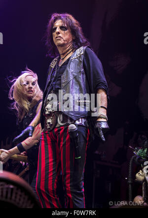 20 août 2015 - Indianapolis, Indiana, USA - Alice Cooper réalise à Bankers Life Fieldhouse à Indianapolis, Indiana (Image Crédit : © Lora Olive par Zuma sur le fil) Banque D'Images