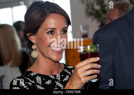 Copenhague, Danemark, le 21 août 2015. La princesse Marie assiste à la cérémonie d'ouverture de la cuisine au restaurant Festival de Copenhague à Copenhague. Toldboden La princesse est protector pour Copenhague la cuisson. À la photo la princesse prend un verre. Credit : OJPHOTOS/Alamy Live News Banque D'Images