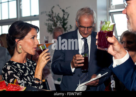 Copenhague, Danemark, le 21 août 2015. La princesse Marie assiste à la cérémonie d'ouverture de la cuisine au restaurant Festival de Copenhague à Copenhague. Toldboden La princesse est protector pour Copenhague la cuisson. À la photo la princesse parle à d'autres personnes participant à l'ouverture. Credit : OJPHOTOS/Alamy Live News Banque D'Images