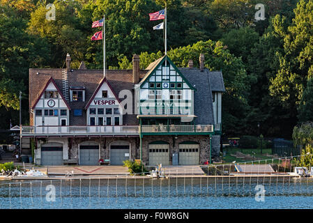 Vue de la Vesper et Malte Clubs Bateau boat house situé au # 9 dans le Boathouse Row Boathouse Row historique de Philadelphie, Pennsylvanie Banque D'Images