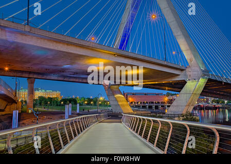 La Leonard P. Zakim Bunker Hill Memorial Bridge. Banque D'Images