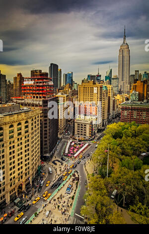 Vue aérienne pour le quartier Flatiron le long de la Cinquième Avenue, Broadway, Madison Square Park, ainsi que le l'Empire State. Banque D'Images