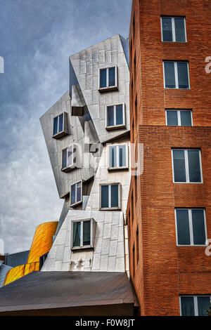 Le Ray et Maria Stata center complexe universitaire par Pritzker Prize award winning architecte Frank Gehry pour le Massachusetts Institure of Technology (MIT). Situé à Cambridge, Massachusetts. Banque D'Images