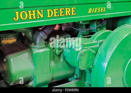 Vue rapprochée d'un moteur de tracteurs John Deere. Banque D'Images