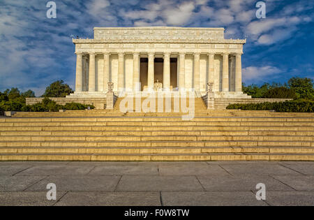 Vue du nord au sud de l'extérieur du Lincoln Memorial à Washington DC. Banque D'Images